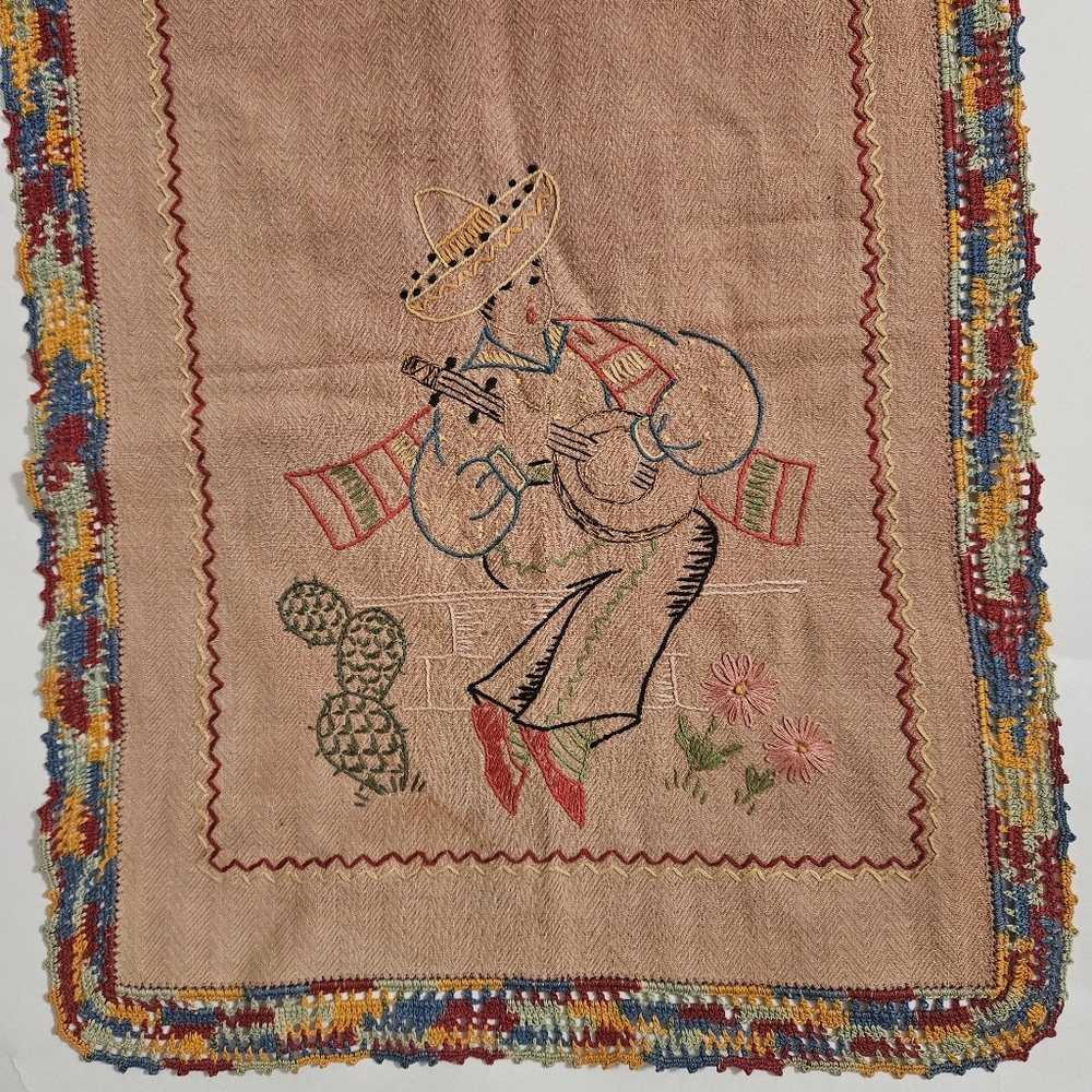 Table Runner Vintage 1950's 33" × 13" - Picture 4 of 10